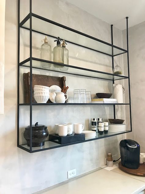 Kitchen Shelves Styling, Shelf Decorating, Glass Shelves In Bathroom, Shelf Industrial, Glass Shelves Kitchen, Floating Glass Shelves, Organizer Kitchen, Casa Country, Organization Kitchen