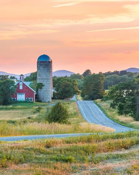 Vermont farm Scenery Reference Photos, Ap Art Sustained Investigation, Vermont Photography, England Farmhouse, Vermont Farms, John Deere Tractors Farms, Wendell Berry, New England Farmhouse, England Photography