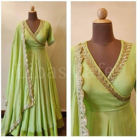 Chania Choli, Designer Anarkali Dresses, Long Gown Design, Designer Gown, Anarkali Dress Pattern, Simple Gowns, Long Dress Design, Salwar Kamiz, Trendy Dress Outfits