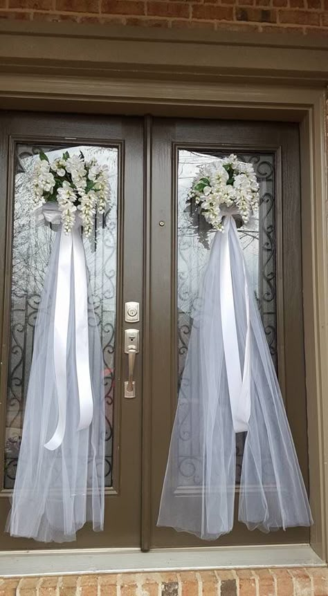 Wedding Door Decorations, Bridal Shower Decorations Diy, Wedding Doors, Church Wedding Decorations, Wedding Shower Decorations, בר מצווה, Wedding Shower Ideas, Wedding Wreaths, Outdoor Wedding Decorations