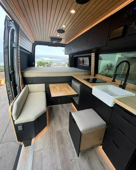 Astuces Camping-car, Diy Camper Van, Wet Bath, Motorhome Interior, Diy Van Conversions, Mercedes Sprinter Camper, Ford Transit Camper, Transit Camper, Kombi Home