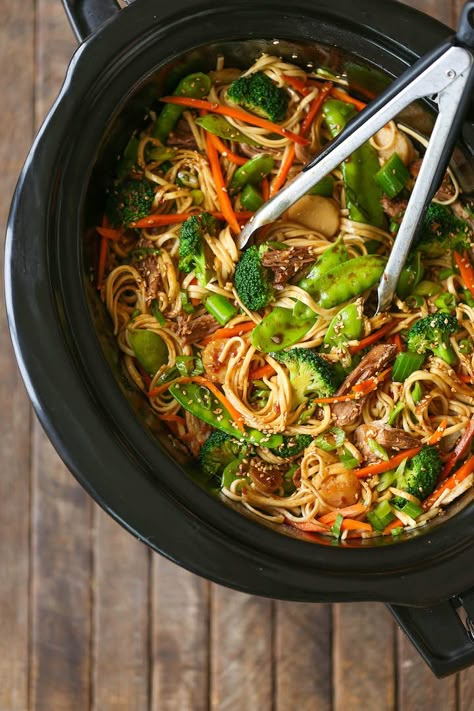 Slow Cooker Lo Mein - Skip delivery and try this veggie-packed takeout favorite for a healthy dinnertime meal that is easy to make right in your crockpot! Slow Cooker Lo Mein, Slow Cooker Pasta Recipes, Slow Cooker Pasta, Slow Cooker Desserts, Lo Mein, Crockpot Dishes, Chicken Food, Crockpot Cooking, Slow Cooker Meals