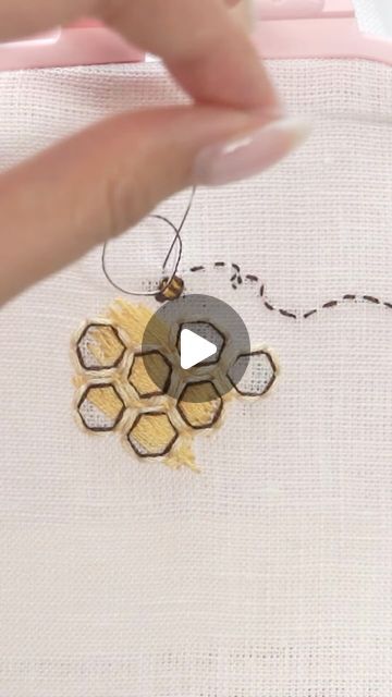 Embroidery Art and Tutorials on Instagram: "I just felt like creating a bee and honeycomb embroidery 🥰 I used a pen with a hexagon tip as stencil for the honeycomb, which turned out quite nicely. Let me know if you want a full pattern and tutorial of this design!  #embroidery #honeycomb #bee #beeembroidery #threadart #threadpainting #modernembroidery #creative #fiberart" Embroidered Bee Pattern, Embroidery Honeycomb, Bee Applique Pattern, Honey Bee Embroidery, Honeycomb Embroidery, Honeycomb Stencil, Bee Embroidery Design, Bee Wings, Bee Embroidery