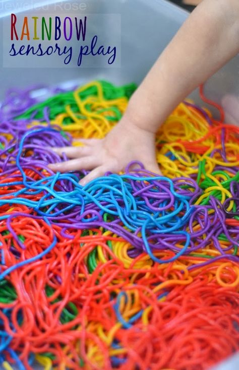 How to make rainbow dyed noodles for beautiful sensory play {Fun for St. Patrick's Day} Rainbow Spaghetti, Rainbow Sensory, Sensory Ideas, Toddler Sensory, Sensory Activity, Sensory Table, Baby Activities, Kids Sensory, Messy Play