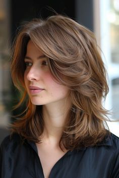 Layering Haircut For Medium Hair, Layered Haircuts For Medium Hair Brown, Medium Size Hairstyles, Medium To Short Layered Haircuts, Haircut For Shoulder Length Hair Layered, Best Haircuts For Volume, Hair Styles Layers Medium, Haircut Volume Medium, Haircut Inspo Short Layered