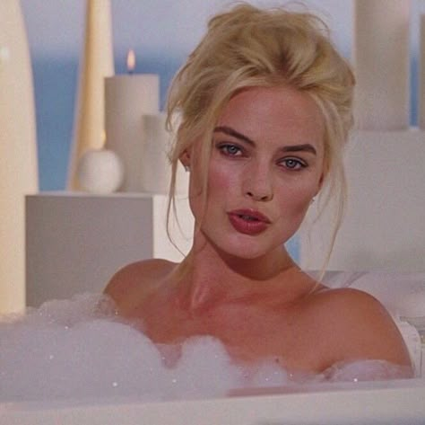 Margot Robbie Style, Girl Crushes, Margot Robbie, Hair Inspo, Pretty People, Beautiful People, Blonde Hair, Makeup Looks, Hair Makeup