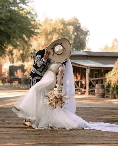 Charro Wedding Dress, Ranchero Wedding, Charro Wedding Ideas, Relashionship Goals, Mariachi Wedding, Rancho Wedding, Traditional Mexican Wedding, Charro Wedding, Bella Wedding Dress