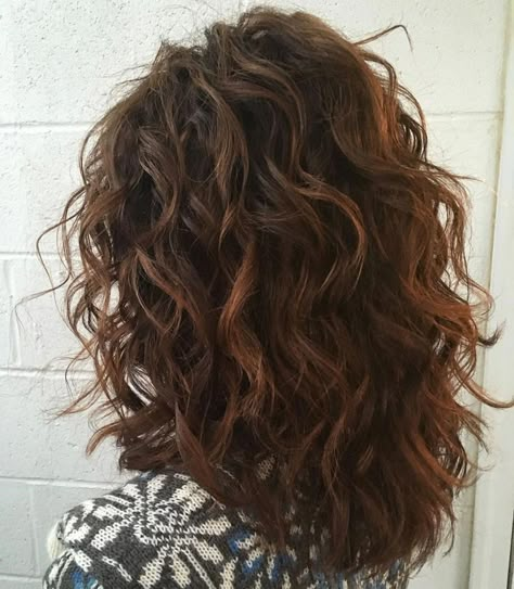 Shoulder-Length Layered Cut for Curly Hair #haircutsforlongcurly Medium Length Hair Textured Layers, Perm Thick Hair, American Wave Perm Before And After, Loose Wave Perm Medium Hair, Wave Perm Medium Hair, Wavy Perm Medium, Body Wave Perm Medium Hair, Medium Length Fine Hair With Layers, Body Perms For Fine Hair