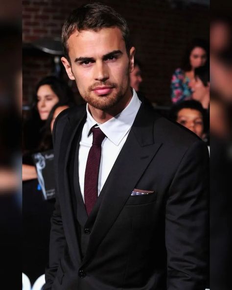 Theo James #theojames #picture #picoftheday Theodore James, A Man In A Suit, Man In A Suit, Ellie Saab, Theo James, The Perfect Guy, Divergent, Famous Faces, Brad Pitt