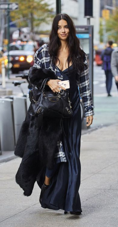 theuniqueadrianalima: Adriana Lima in NY, for the VS fittings Adriana Lima Outfit, Adriana Lima Young, Adriana Lima Style, Vs Fashion Shows, Sara Sampaio, Model Inspo, Looks Street Style, Victoria Secret Fashion, Victoria Dress