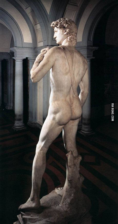 Despite having seen the picture of Michelangelo's David million times, it's the first time today that I saw its back... Michelangelo David, Italian Sculptors, Classic Sculpture, Greek Sculpture, Caravaggio, Naha, Classical Art, Figurative Sculpture, Western Art