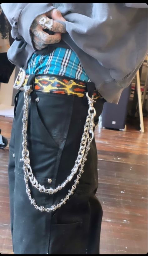 #chromehearts Pants Chain Outfit Men, Pants Accessories Men, Pocket Chain Men, Wallet Chain Aesthetic, Chrome Heart Belt, Wallet Chain Outfit Men, Chrome Hearts Belt, Belt Chains, Chain Outfit