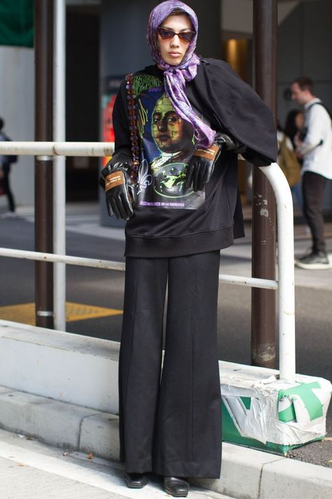 Tokyo Fashion Week 2022, Street Style Japanese, Japanese Street Style 90s, Tokyo Street Style 2023, Japan Street Style 90s, Japan Clothing Style, Japanese Outfits Street Style Tokyo Fashion, Street Style Japan, 90s Fashion Street Style