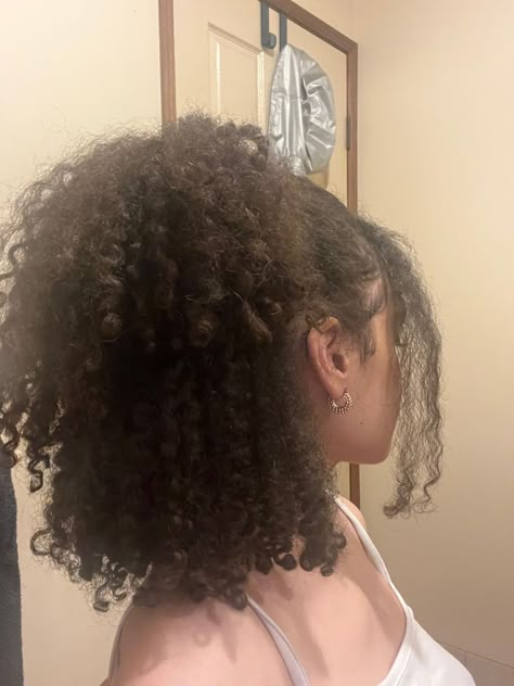 Half Up Hairstyle, Cabello Afro Natural, Mixed Curly Hair, Hamptons Coastal, Beautiful Black Hair, Quick Natural Hair Styles, Aesthetic Ootd, Cute Curly Hairstyles, Curly Hair Styles Easy