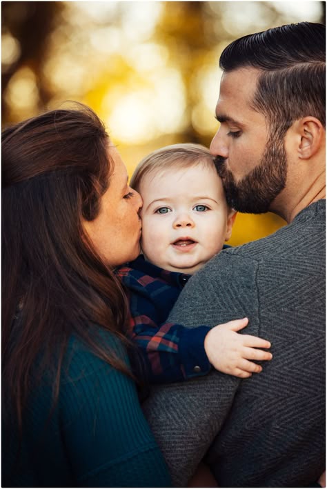 Family Of 3 Park Photoshoot, Toddler Family Photoshoot, Family Photoshoot Park, Family Of 3 Photoshoot Poses, Family Photoshoot With Toddler, Family Park Photoshoot, Family Pictures With Toddler, Park Family Photoshoot, Family Outdoor Photoshoot