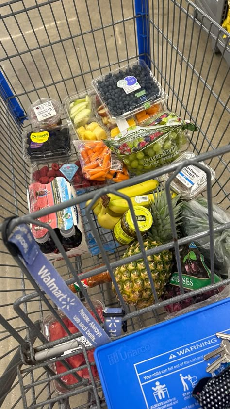 Healthy Grocery Shopping Aesthetic, Veggie Cleanse, Groceries Aesthetic, Grocery Shopping Aesthetic, Grocery Aesthetic, Healthy Grocery Shopping, Healthy Lunch Snacks, Healthy Groceries, Food Babe