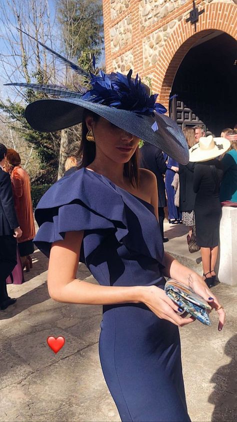 Ascot Outfits, Kentucky Derby Outfit, Kentucky Derby Fashion, Navy Blue Prom Dress, Navy Blue Prom, Derby Attire, Race Day Fashion, Race Outfit, Derby Fashion