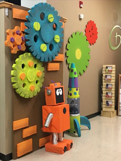 Stem Mural Ideas, Science Lab Decorations Creative, Robotics Theme Decoration, Robot Decorations Classroom, Stem Lab Decor, Robotics Classroom Decorations, Science Vbs Decorations, Time Lab Vbs Decorations, Science Lab Decorations Classroom Ideas