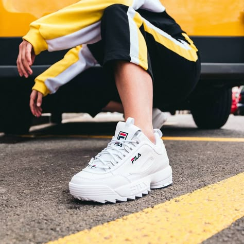 www.kaotikobcn.com FILA DISRUPTOR LOW WMN WHITE #fila #PLATFORM #shoesoftheday #shoes #sneakers #white Fila Outfit, Fila Disruptors, Fila Disruptor, Sneakers Fashion Outfits, Fila Shoes, Outfit White, Cute Sneakers, Trendy Sneakers, Sneakers Outfit