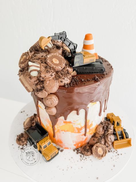 Construction themed birtheday cake #birthdaycake #birthdaycakeideas #constructioncake #constructionbirthday #cakedesign #cake inspo Excavator Cake, Cake Transport, Construction Birthday Cake, Toddler Birthday Cakes, Truck Birthday Cakes, Monster Truck Cake, Construction Cake, Realistic Cakes, Truck Cake