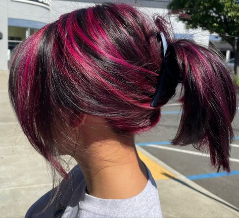 Streaks Hair Color, Dye Pink Hair, Bleached Hair With Dark Roots, Hair Dye Pink, Draculaura Hair, Streaks Hair, Pink Hair Streaks, Short Bleached Hair, Hair With Dark Roots