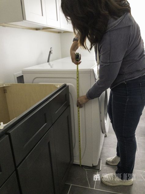 Laundry Folding Station, Simple Laundry Room, Folding Table Diy, Primitive Laundry Rooms, Laundry Folding Tables, Cottage Laundry Room, Laundry Room Folding Table, Laundry Room Tables, Fold Table