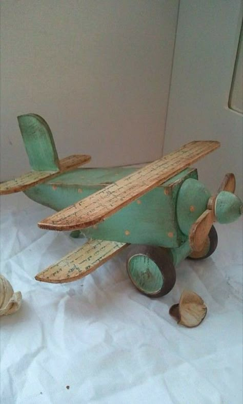 Making Wooden Toys, Baby Shower Deco, Wooden Toys Plans, Woodworking Toys, Wood Art Projects, Small Wood Projects, Antique Toys, Wood Toys, Baby Decor