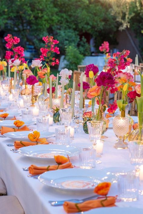 Outdoor Party Decoration Ideas, Wedding Table Colorful, Wedding Inspo Colorful, Backyard Wedding Colorful, Senora Life, Wedding Table Set Up, Sunset Color Wedding, Non Floral Wedding Centerpieces, Elegant Colorful Wedding