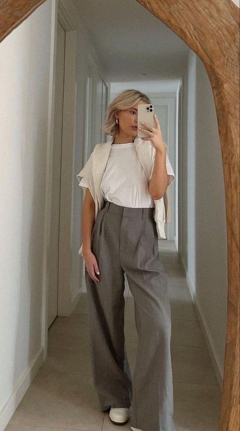 outfit of the day, fashion inspo, ootd, old money style, old money Office Wear Women Work Outfits, Spring Business Casual Outfits, Look Working Girl, Spring Business Casual, Smart Casual Women, Casual Work Outfits Women, Smart Casual Work Outfit, Office Wear Women, Business Casual Outfits For Women