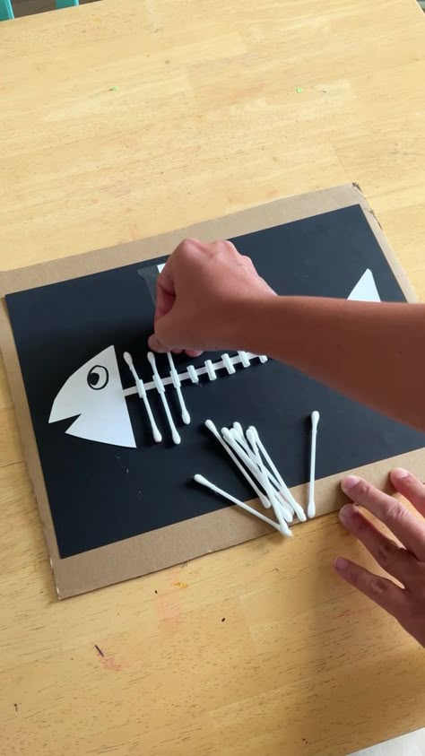 This activity got my 3yo so interested in counting! She was having so much fun inserting the cotton buds to make her skeleton fish. This is great find... | By Happy Tot Shelf - Raising Happy Learners Skeleton For Kids, Fish Crafts Preschool, Skeleton Craft, Skeleton Fish, School Art Activities, Fish Activities, October Activities, Fish Skeleton, Kindergarten Art Projects