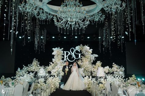 Wedding Stage Backdrop, Wedding Concept, Gatsby Theme, Stage Backdrop, Event Decoration, Wedding Goals, Wedding Stage, Wedding Ceremony Decorations, Classic Wedding