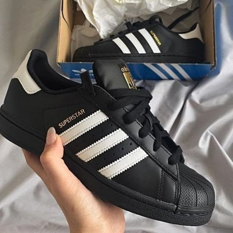 Black Adidas Superstar, Adidas All Star, Adidas Superstar Black, Black Superstar, Adidas Star, Adidas Super, Superstars Shoes, Adidas Originals Superstar, Adidas Outfit