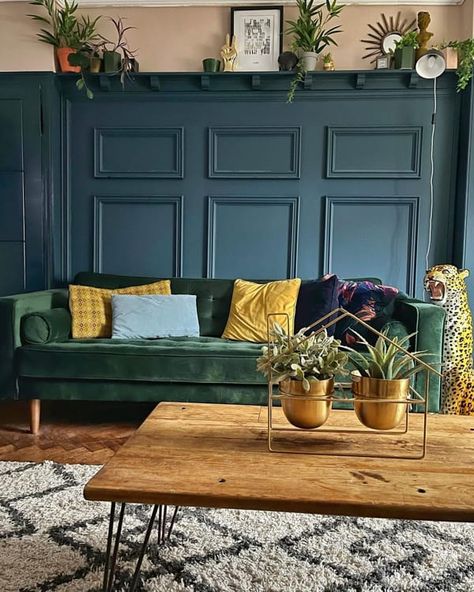 Layered Green Tones Green Couch Blue Walls, Green Velvet Sofa Living Room, Green Couch Living Room, Velvet Sofa Living Room, Green Sofa Living Room, Organic Living Room, Navy Living Rooms, Green Lounge, Vibrant Living Room