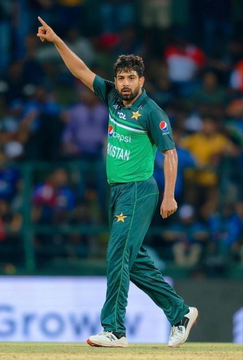 Haris Rauf Wallpaper, Babar Azam Dpz, Haris Rauf, Imran Khan Video, Imran Khan Photos, Ab De Villiers Photo, Couple Wallpaper Relationships, Babar Azam, Clear Skin Face