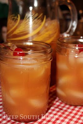 Fruit Iced Tea, Southern Drinks, Drunk Games, Deep South Dish, Fresh Fruit Recipes, Iced Tea Recipes, Tea Juice, Fruit Ice, Delicious Drinks