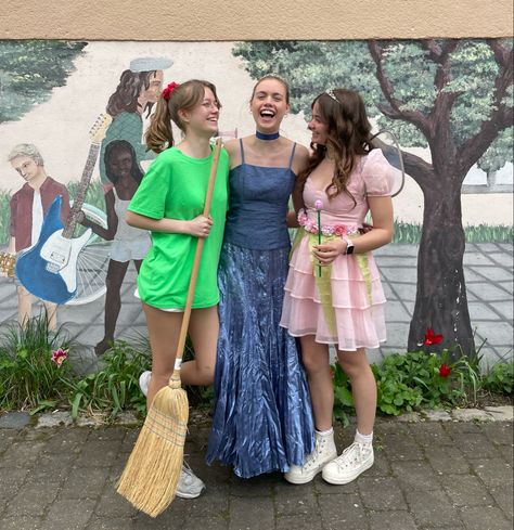 Spiritweek costumes #spiritweek #mottowoche #mottoparty #kostüm #costumes #halloween #childhood #kindheitshelden #kindheit #prinzessin #fee #cinderella #cinderellacosplay #princess #fairy Cinderella Cosplay, 18th Bday, Princess Fairy, Costumes Halloween, Up Styles, Fashion Makeup, Cinderella, Party Ideas, Disney Princess