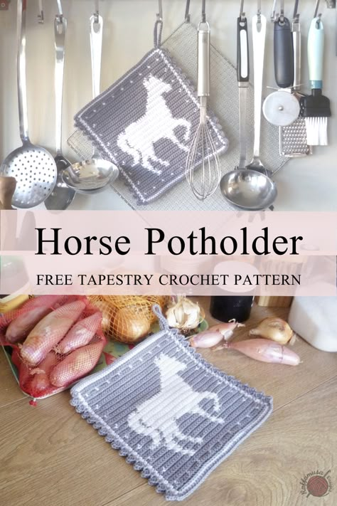 The Tapestry Crochet Horse Potholder is the newest addition to the Farmhouse Collection. This is the perfect potholder for all lovers of rustic and cozy home decor items. Add that touch of farmhouse to your kitchen decor. And if you know some horse-lovers, how about a nice present for them?  Beginner-friendly free pattern #crochet #tapestry #farmhouse #cottage #trivet #kitchen #decor #potholder #free #pattern #modern #uncinetto #horse #farm #haken #rustic #ganchillo #cotton #hotpad #towel Crochet For Horse Lovers, Western Crochet Patterns Free, Country Crochet, Cute Tapestry, Horse Crochet, Crochet Pot Holders, Crochet Potholder Patterns, Crochet Squares Afghan, Crochet Potholder