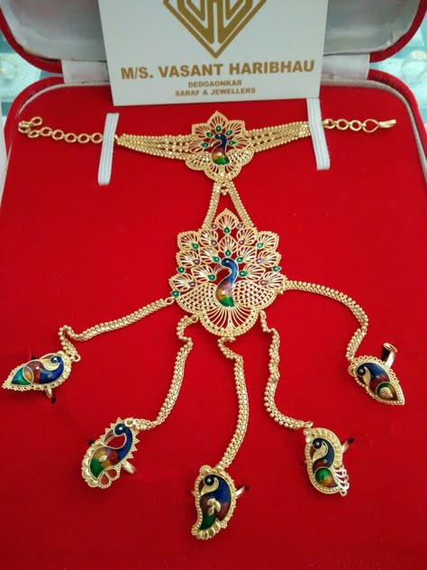 Peacock HaathPaan.. Hathpan Gold Jewellery, Gold Panja For Hand, Mango Mala Jewellery, Wedding Flower Jewelry, Gold Bridal Necklace, New Gold Jewellery Designs, Antique Gold Jewelry Indian, Bridal Jewelry Vintage, Online Gold Jewellery