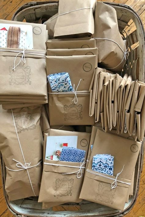 Brown Paper Package, Etsy Packaging, Brown Paper Bags, Packaging Ideas Business, Handmade Packaging, Brown Paper Packages, 카드 디자인, Creative Gift Wrapping, Business Packaging