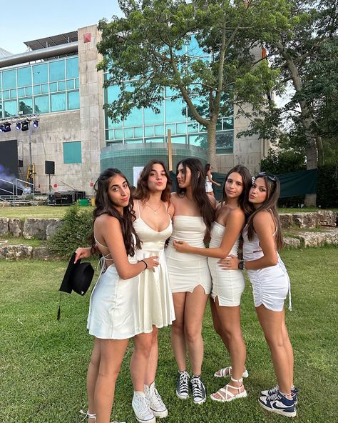 White Grad Party Dress, Grade 6 Graduation Dress, Senior Graduation Outfits High Schools, Dresses For High School Graduation, Graduation Dress Yr 6, White Dress Outfit For Graduation, Grade Nine Grad Dresses, Yr 6 Graduation Dresses, Graduation Dress Ideas Middle School