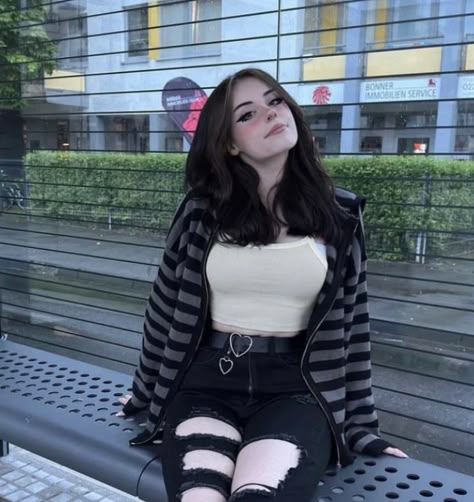 Hannah Owo, Egirl Style, Makeup Fails, Egirl Outfits, Online Group, Neutral Outfit, Hot Outfits, Really Cute Outfits, Edgy Outfits