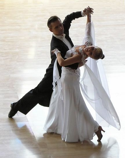 Learn how to waltz Waltz Reference, Waltz Aesthetic, Waltz Pose, Standard Dance Dress, Waltz Dance, Hot Wedding, Dance Lover, Mountain Weddings, Ballroom Dancing