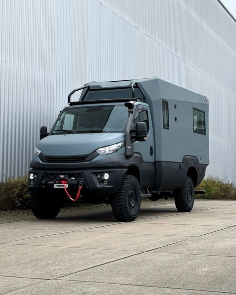 Our newest DARC MONO Expedition Vehicle is ready to roam the world! This one is spec‘ed in stealthy grey-blue over a fantastic tan interior. Details inside and out following shortly. ⋅ #DARCMONO #DARC #ivecocamper #ivecodaily4x4 #abenteuer4x4 #fernreisemobil #4x4van #vanausbau #allrad #4x4action #camperausbau #offroadcamper #expedition #camperlife #overlanding #vanbuild #offroadtravel #camper #campervan #vanlifegermany #offroadvan #customcar #vanlifeideas #vandesign #ivecodaily #expeditionsmo... Offroad Travel, Renault Kangoo Camper, Iveco Daily 4x4, Overland Trailer, 4x4 Van, Expedition Truck, Van Design, Off Road Camper, Built Truck