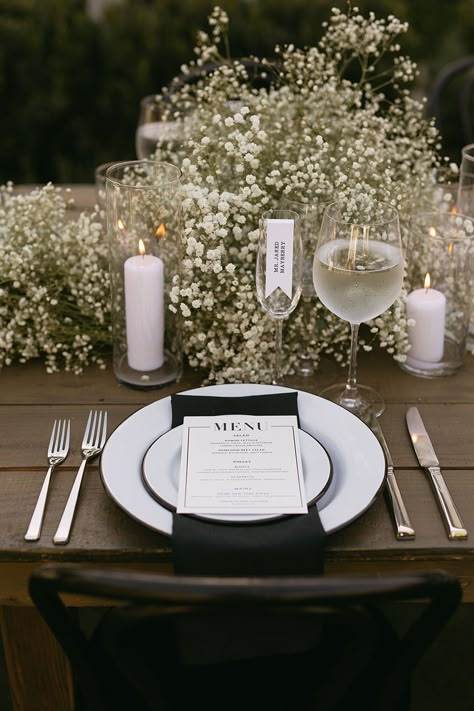 Classy Wedding Set Up, Wedding Black Theme Decor, Classic Wedding Set Up, Wedding Color Pallets With Black, Black Tie Wedding Tablescape, Black White Spring Wedding, Black Table Settings Wedding, White Vintage Wedding Decor, Black And White Vintage Wedding Theme