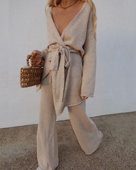 status:LUSSO on Instagram: “STYLE INSPIRATION  Loungewear by @alexandra__sage 👌 .... #styleoftheday #streetfashion #minimalstyle #minimalism #neutrals #neutralstyle…” Belted Sweater, Pantalon Large, Sweater Set, Look Fashion, Fashion Inspo Outfits, Knit Cardigan, Leg Pants, Wide Leg Pants, Knit Sweater