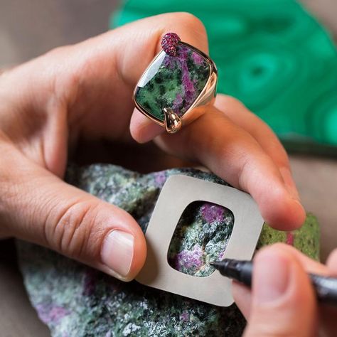 Pomellato Jewelry, Color Stone Jewelry, Wrapping Crystals, Art Rings, Green Agate Ring, Raw Jewelry, Arabic Necklace, Jewelry 3d, Cut Rings