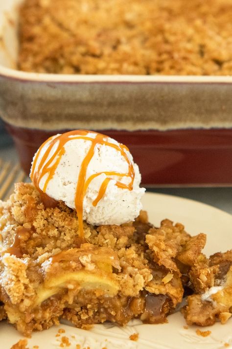 Apple Crisp With Bottom Crust, Apple Crisp Recipe With Bottom Crust, Apple Crisp Double The Crisp, Double Crust Apple Crisp, Apple Crisp With Crust, Apple Crisp With Cinnamon Roll Crust, App!e Crisp Recipe, Double Crisp Apple Crisp, Bisquick Apple Crisp