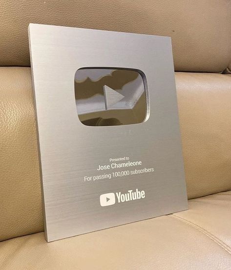 100k Subscribers Youtube Plaque, Youtube 100k Plaque, 100k Subscribers Youtube, Youtube Plaque, Youtube Award, Youtuber Life, Youtube Goals, Youtuber Aesthetic, 100k Subscribers