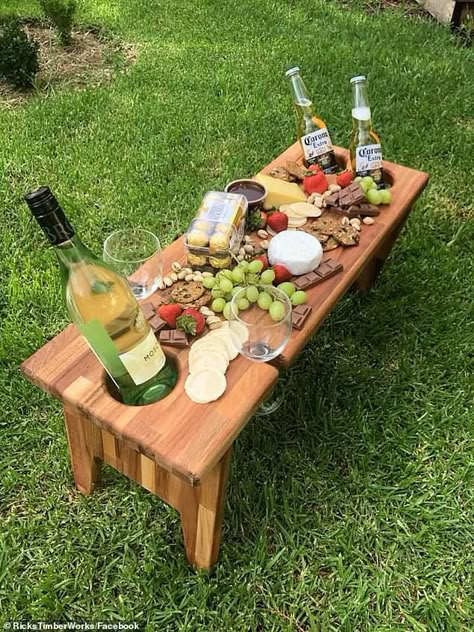 Garden Beds Diy, Wine Picnic Table, Wine Picnic, Beds Diy, Eating Table, Cinder Blocks, Picnic Inspiration, Diy Lampe, Grazing Table