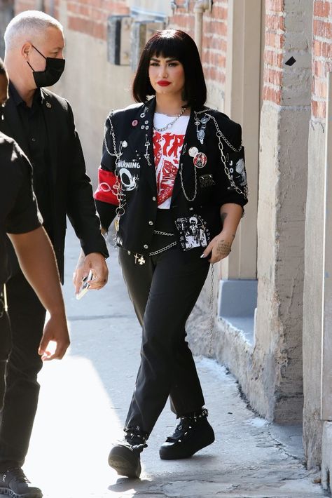 Demi Lovato Style, Grunge Looks, Punk Rock Style, Two Cool, Rocker Girl, Studded Leather Jacket, Jimmy Kimmel Live, Punk Rock Fashion, Jimmy Kimmel